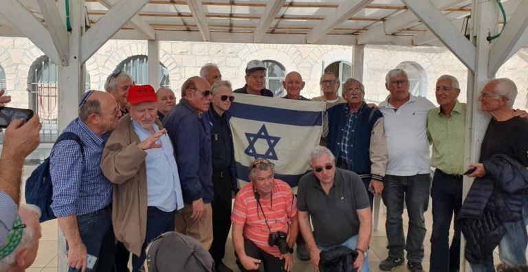 מפגש זיכרון בין הצנחנים ששחררו את הכותל למשפחות הנופלים