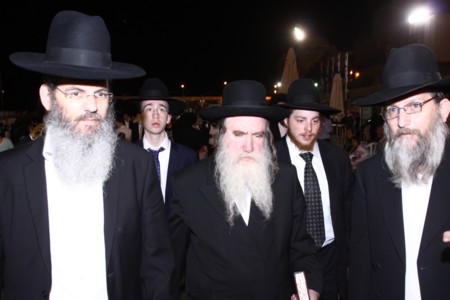 Rabbi Mordechai Gross, Shlita, visited the Western Wall - The Official ...