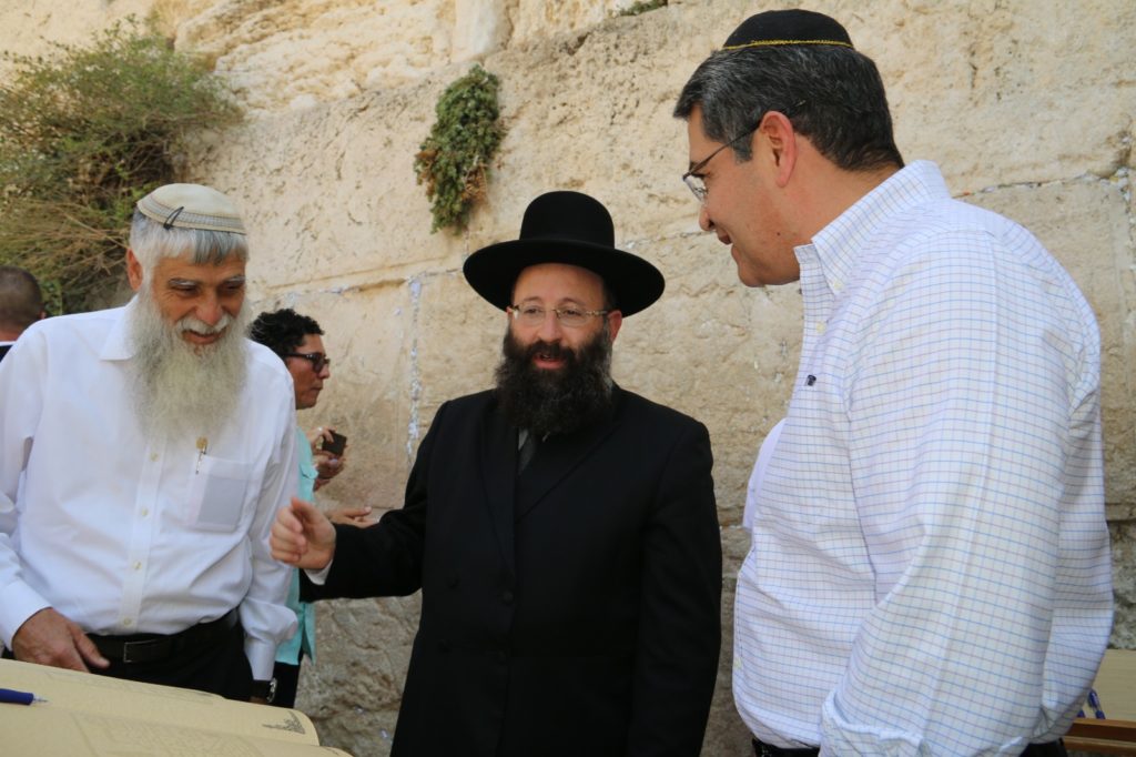 ביקורו של נשיא הונדורס בכותל המערבי