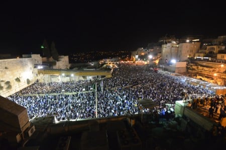 היום!מעמדהסליחותהמרכזיבשעה:בלילה