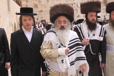 Rabbis and Admorim visited the Western Wall, Pesach 5777 - The Official ...