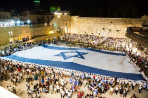 ירושלים תשפא ברחבת הכותל דגל