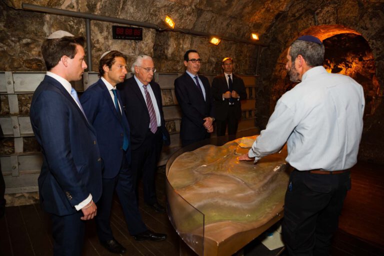 President of Honduras visits the Western Wall
