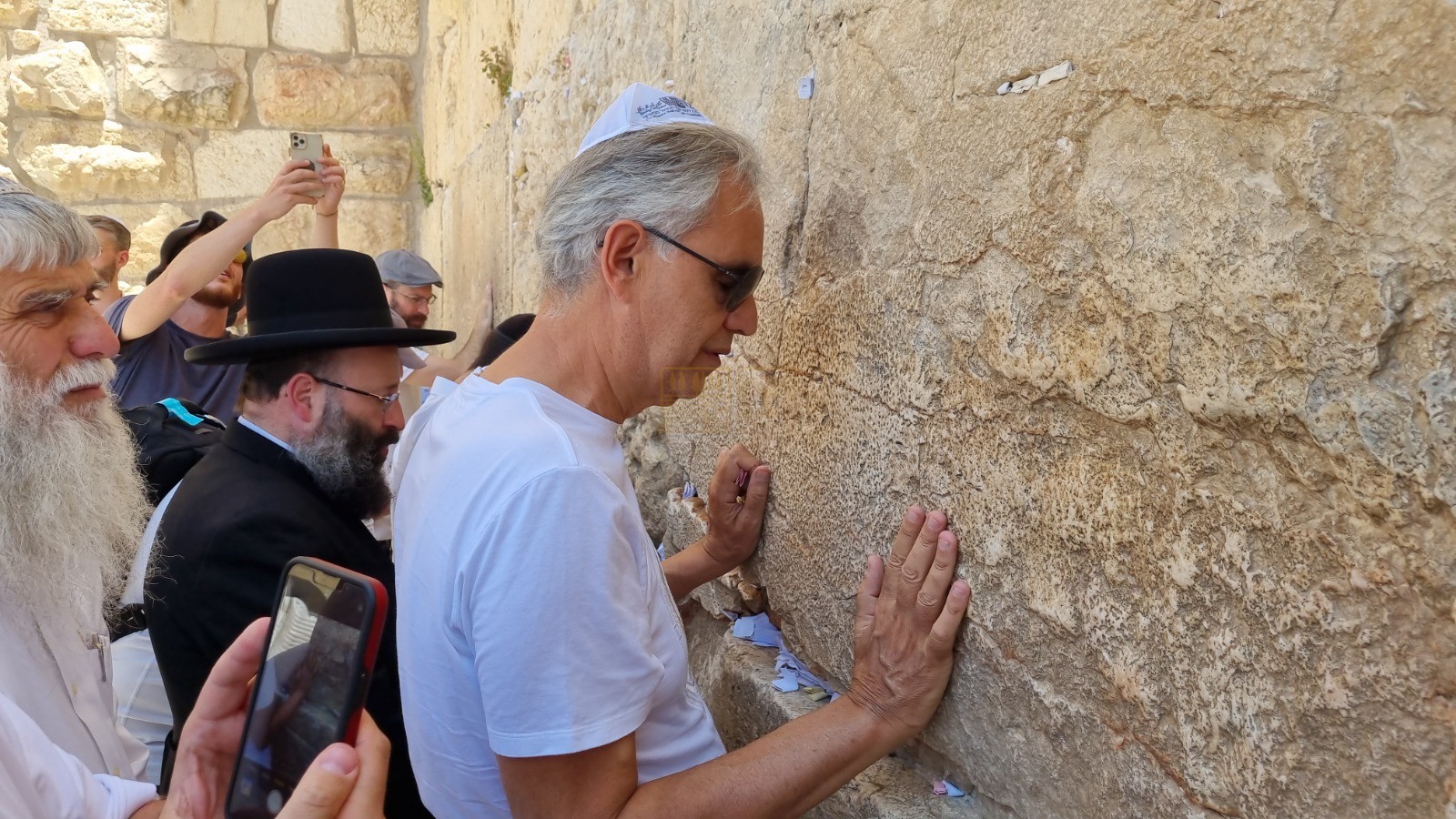 Andrea Bocelli with Wife and kids HISTORICAL visit at the Holly Tample in  Jerusalem 