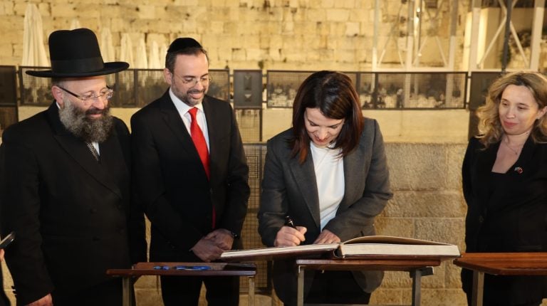 אלבניה (1)
