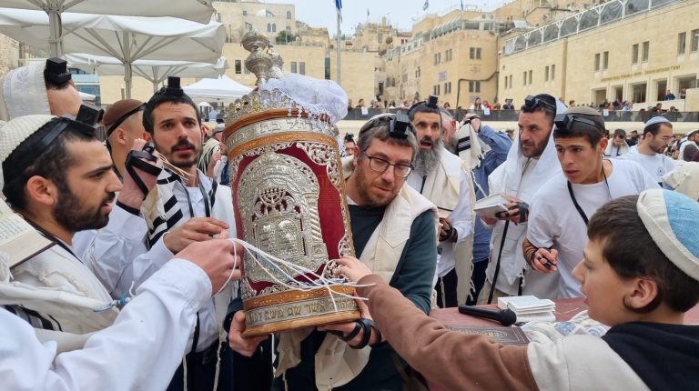 לענ הנרצחים הלל ויגל יניב היד שנרצחו בפיגוע בשומרון לאחרונה. (5)