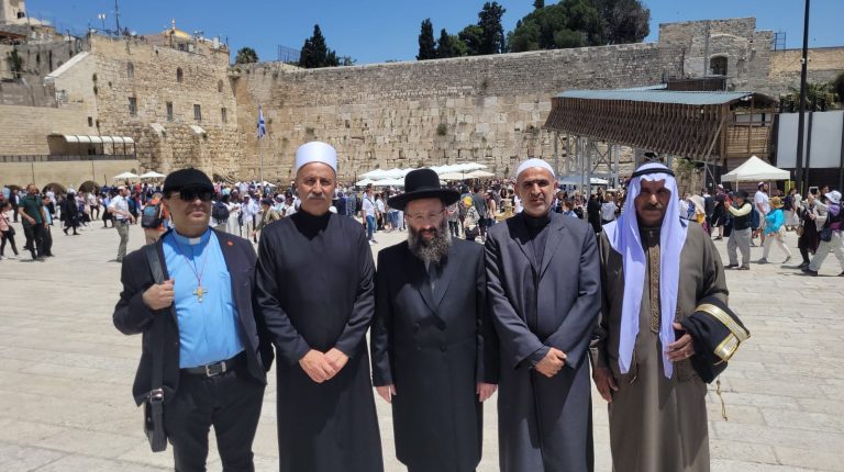 מפגש ייחודי בכותל המערבי עם נציגי הדתות השונות - מוסלמים, נוצרים ודרוזים