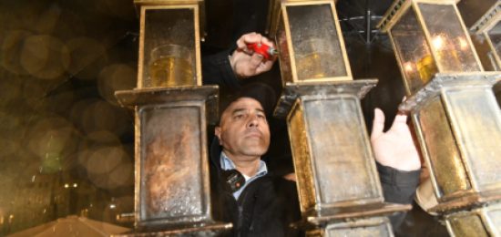 הדלקת נר שביעי של חנוכה בכותל המערבי