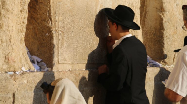 מוצאי צום גדליה בכותל, גלריה
