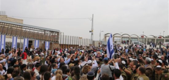 בר ובת מצווה לניצולי שואה מרמת גן בכותל המערבי