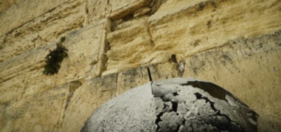 שלג החל לרדת הערב ברחבת הכותל המערבי