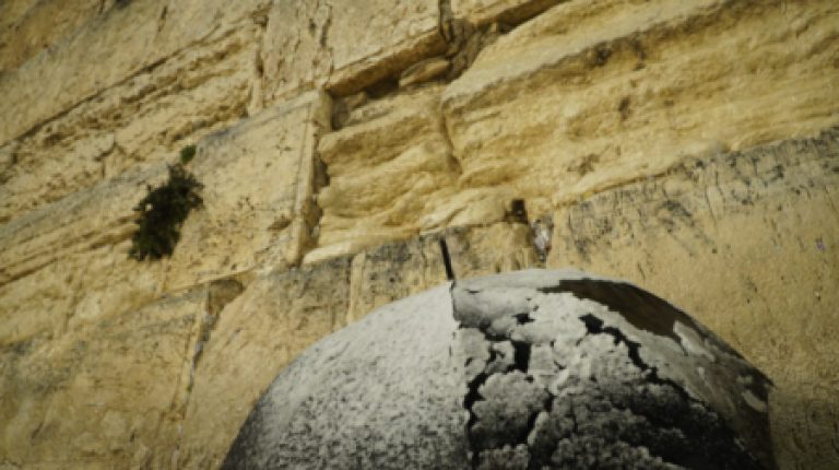 שלג החל לרדת הערב ברחבת הכותל המערבי