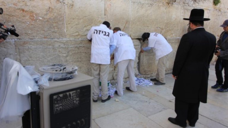 פינוי הפתקים המסורתי