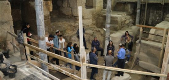 הנהלת בנק איגוד בסיור במנהרות הכותל ובמבט אל העבר
