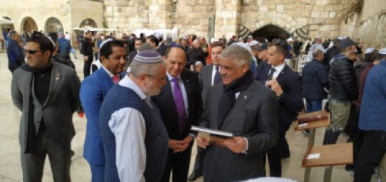 שר החוץ של הרפובליקה הדומיניקית בביקור בכותל המערבי