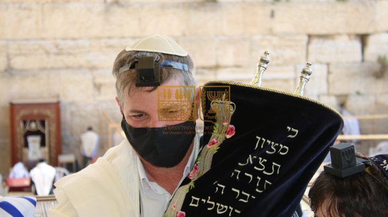 מזל טוב לסגן שר הבריאות ח"כ יואב קיש לרגל בר המצווה של בנו