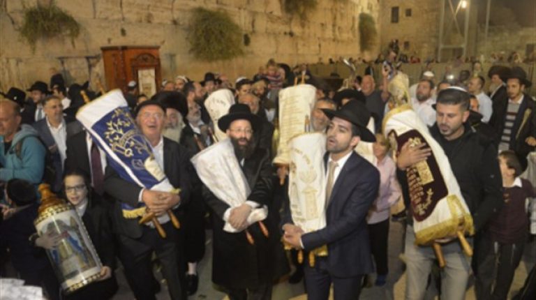כמליון וחצי אנשים ביקרו בכותל המערבי בחודש האחרון