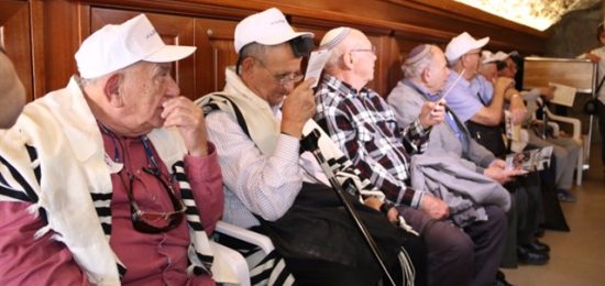 בר ובת מצווה לניצולי שואה מיד שרה בירושלים