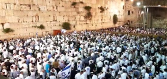מרגש! אלפים בתפילת יום העצמאות בכותל המערבי