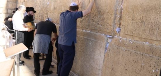 מושל קולורדו בביקור בכותל המערבי