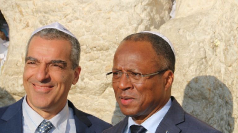 ביקור משלחת ראש ממשלת כף ורדה בכותל המערבי