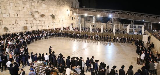 הקפות שניות במוצאי שמחת תורה