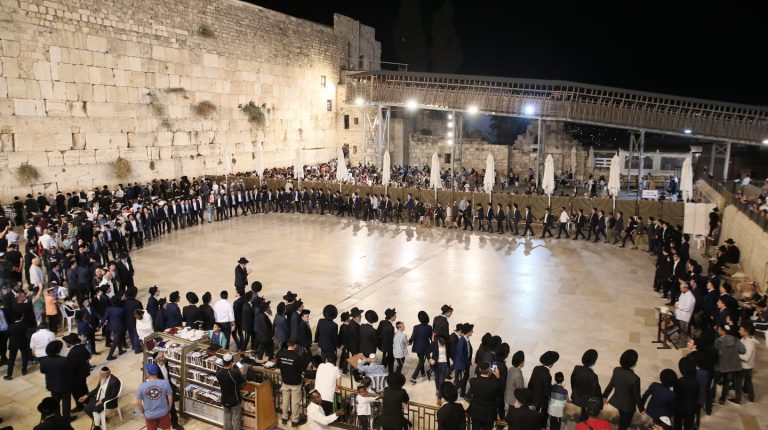 הקפות שניות במוצאי שמחת תורה