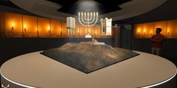 המנורה במייצג שער השמיים