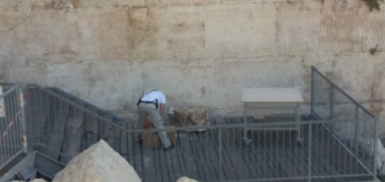 הבוקר, באירוע חריג ונדיר ביותר אשר לא התרחש מזה עשרות שנים, ניתקה אחת מאבני הכותל ונפלה