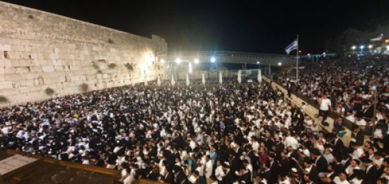 הלילה אלפים בסליחות בכותל המערבי במעמד המרכזי הראשון