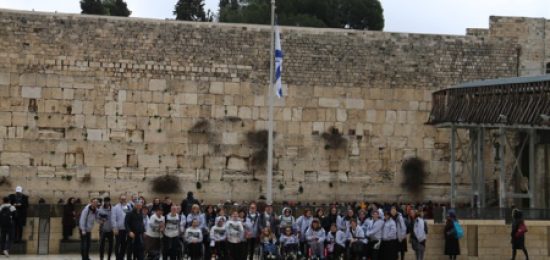 ארגון החסד "חיי לייף ליין" בביקור בכותל המערבי