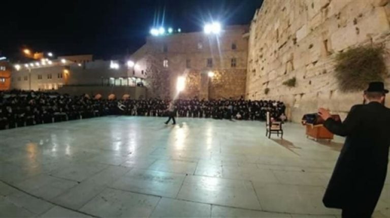 האדמו"ר מויז'ניץ בכותל המערבי