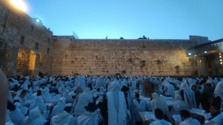 חגהפסחבכותלהמערבי כמיליוןאישפקדואתרחבתהכותלהמערביבמהלךכלימיהחג