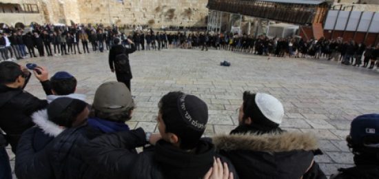 תלמידיכיתהיא יבמצרפתבמסעישראלי,ובביקורבכותלהמערבייחדעםהחוויההישראליתבפרויקטBBB