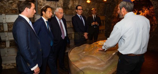 President of Honduras visits the Western Wall