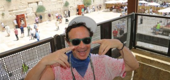 פולי שור שחקן יהודי מהוליווד בביקור לראשונה בכותל ובישראל