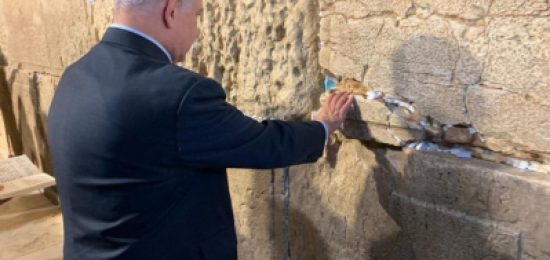 שני ראשי המפלגות הגדולות , ראש הממשלה בנימין נתניהו ויו"ר כחול לבן בני גנץ, הגיעו לשאת תפילה בכותל המערבי