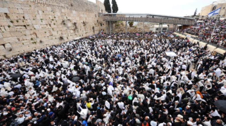 בחג הפסח בשנה זו פקדו את הכותל המערבי יותר משנים עברו