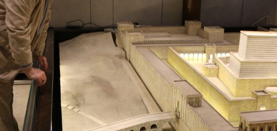 ד"ר דייויד מ. ווילסון מבקר לראשונה בקשת וילסון