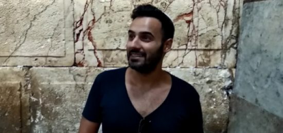 עידן יניב בסיור סליחות במנהרות הכותל