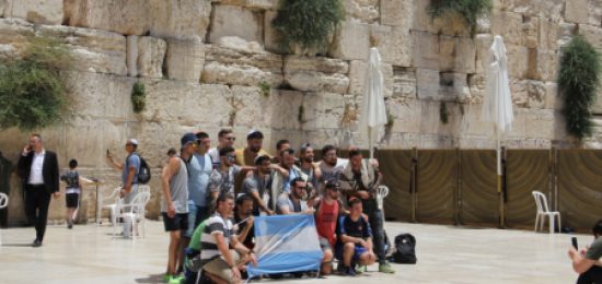 תגלית ארגנטינה בביקור בכותל המערבי