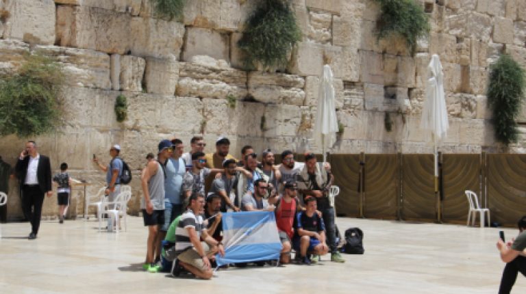 תגלית ארגנטינה בביקור בכותל המערבי