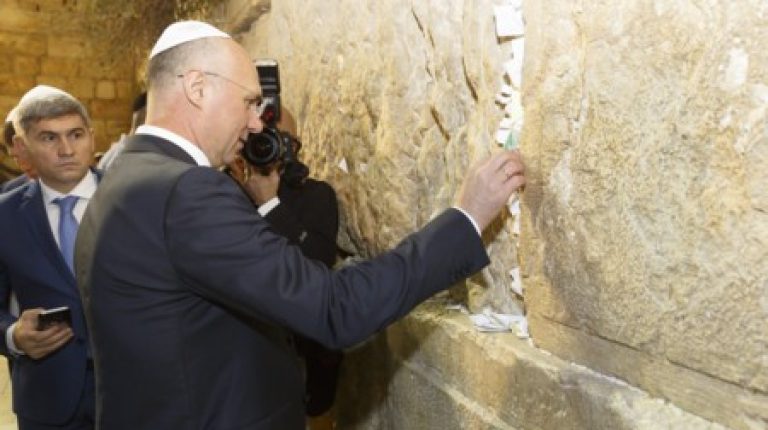 ביקור ראש ממשלת מולדובה בכותל המערבי