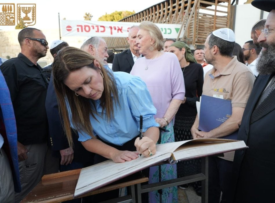 Governor of Arkansas Visits the Western Wall with Her Father, U.S. Ambassador to Israel Mike Huckabee “It is an honor to be here. I’m grateful to join my parents in prayer for Israel, the United State (