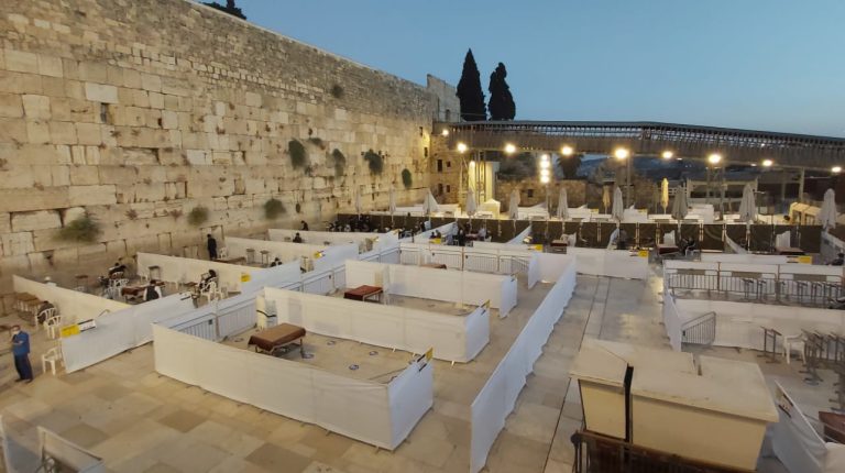 הגעה לתפילה ברחבת הכותל המערבי לאור ביטול מגבלת המרחק
