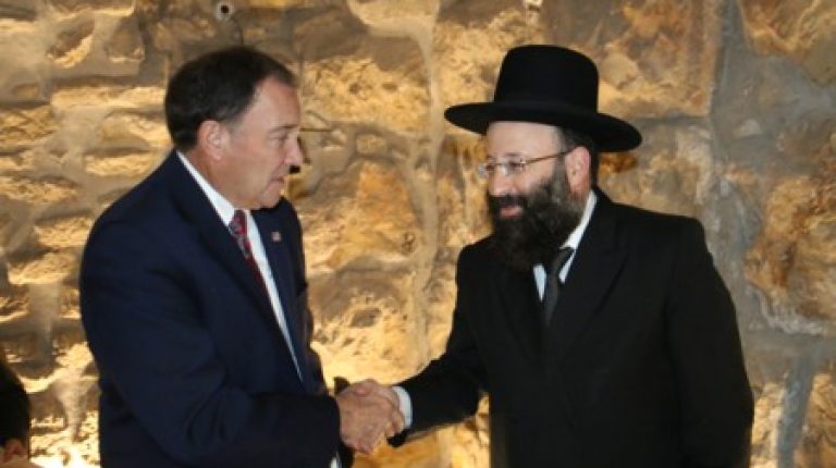 ביקור מושל יוטה בכותל המערבי