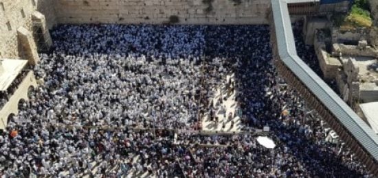 אלףמבקריםבכותלהמערביבמהלךהפסח