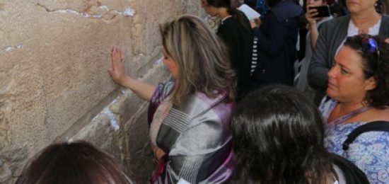 שרת החוץ של גואטמלה בביקור בכותל המערבי
