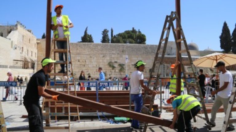 כמיליון אנשים בימי הסליחות ברחבת הכותל המערבי