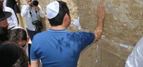 ביקור נשיא גואטמלה, ג'ימי מוראלס, בכותל המערבי לרגל פתיחת שגרירות גואטמלה בירושלים.